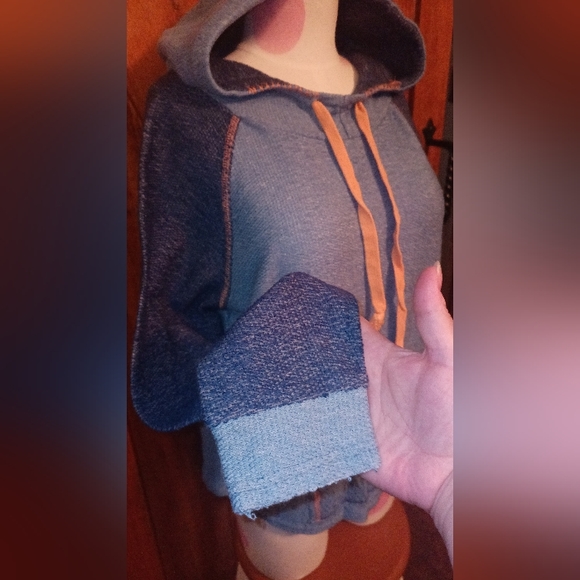 American Rag Cie hoodie - Picture 3 of 6